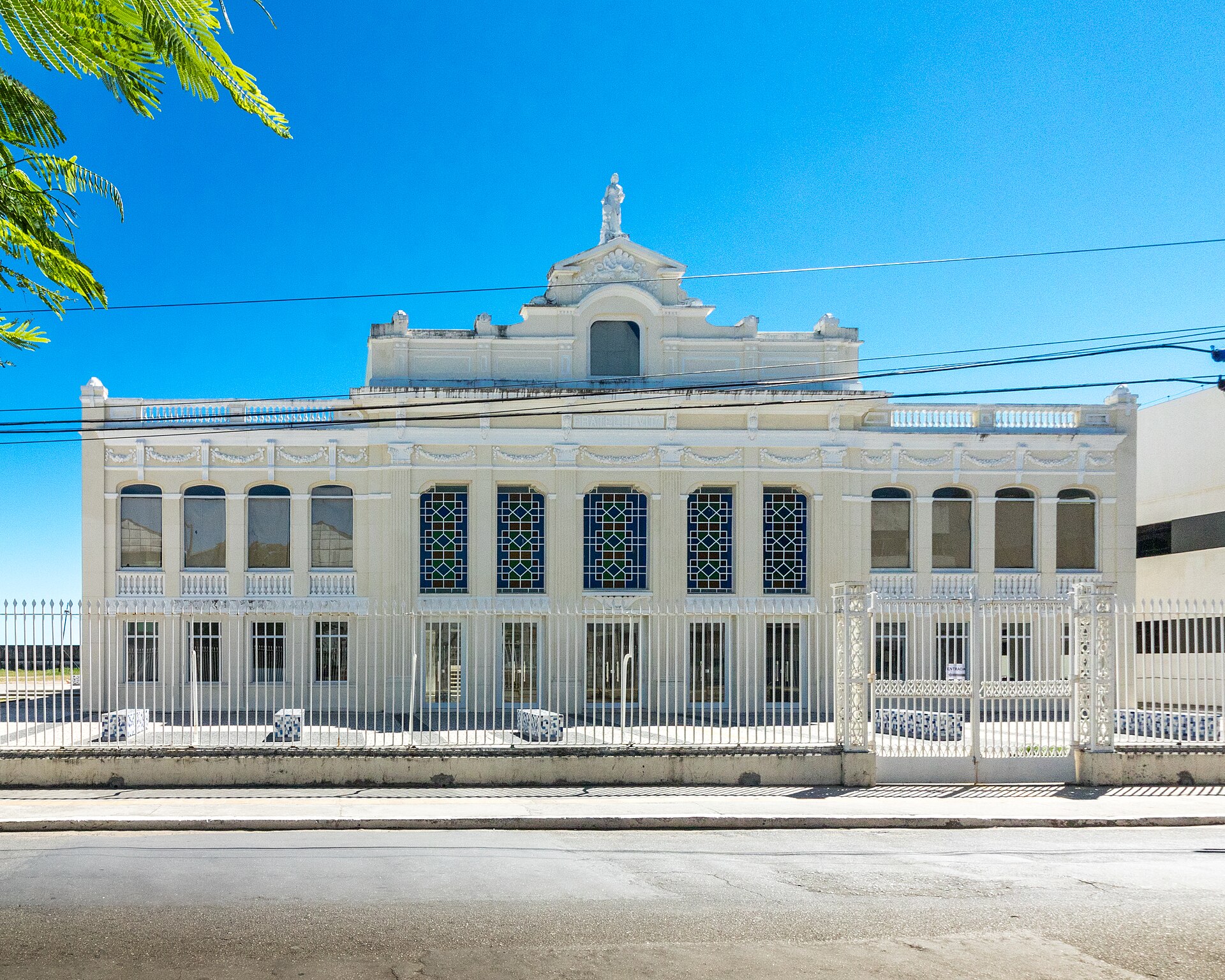 Imagem de referência de Antiga Fábrica Fratelli Vita, descrito nos dados abertos como bem tombado pelo Instituto do Patrimônio Artístico e Cultural da Bahia na cidade de Salvador