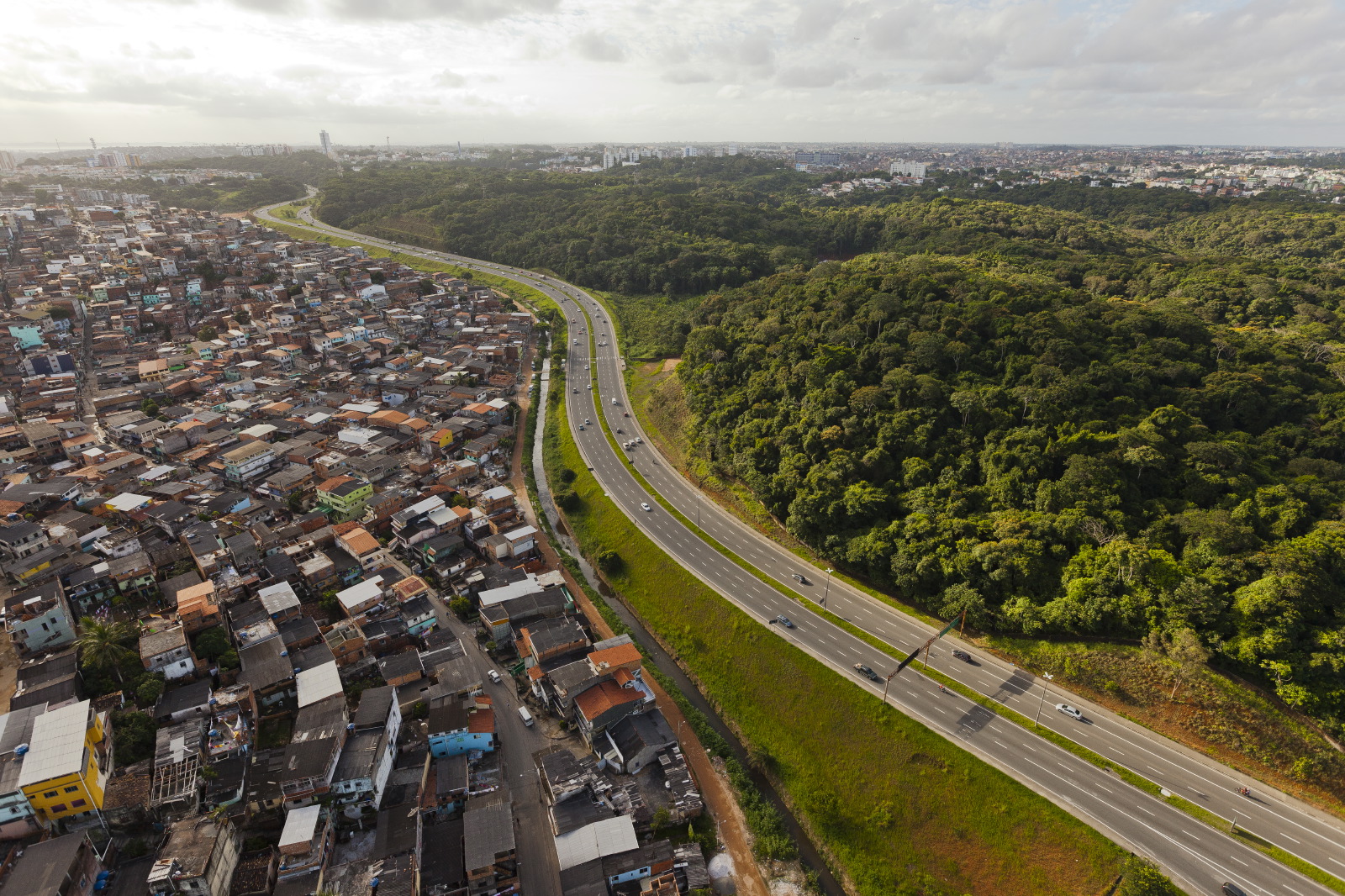 Imagem de referência de Avenida Luís Eduardo Magalhães, descrito nos dados abertos como logradouro público em Salvador, município do estado brasileiro da Bahia