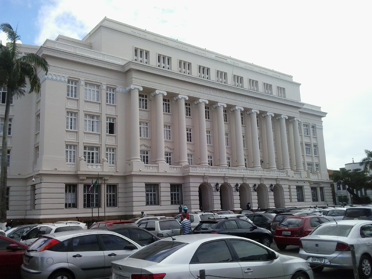 Imagem de referência de Fórum Ruy Barbosa, descrito nos dados abertos como fórum de justiça brasieliro em Salvador, Bahia