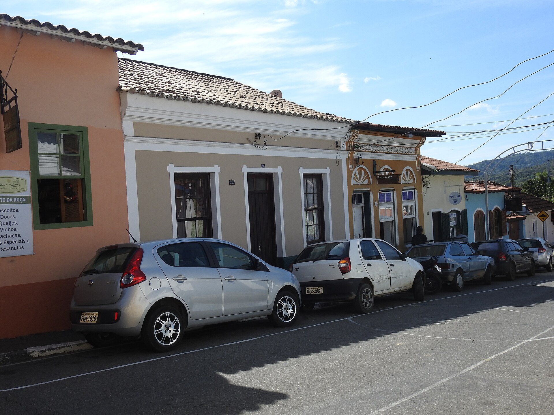 Imagem de referência de Casa na Rua Bartolomeu Bueno, 38, descrito nos dados abertos como imóvel localizado na cidade brasileira de Santana de Parnaíba, tombado pelo Conselho de Defesa do Patrimônio Histórico, Arqueológico, Artístico e Turístico do Estado - CONDEPHAAT