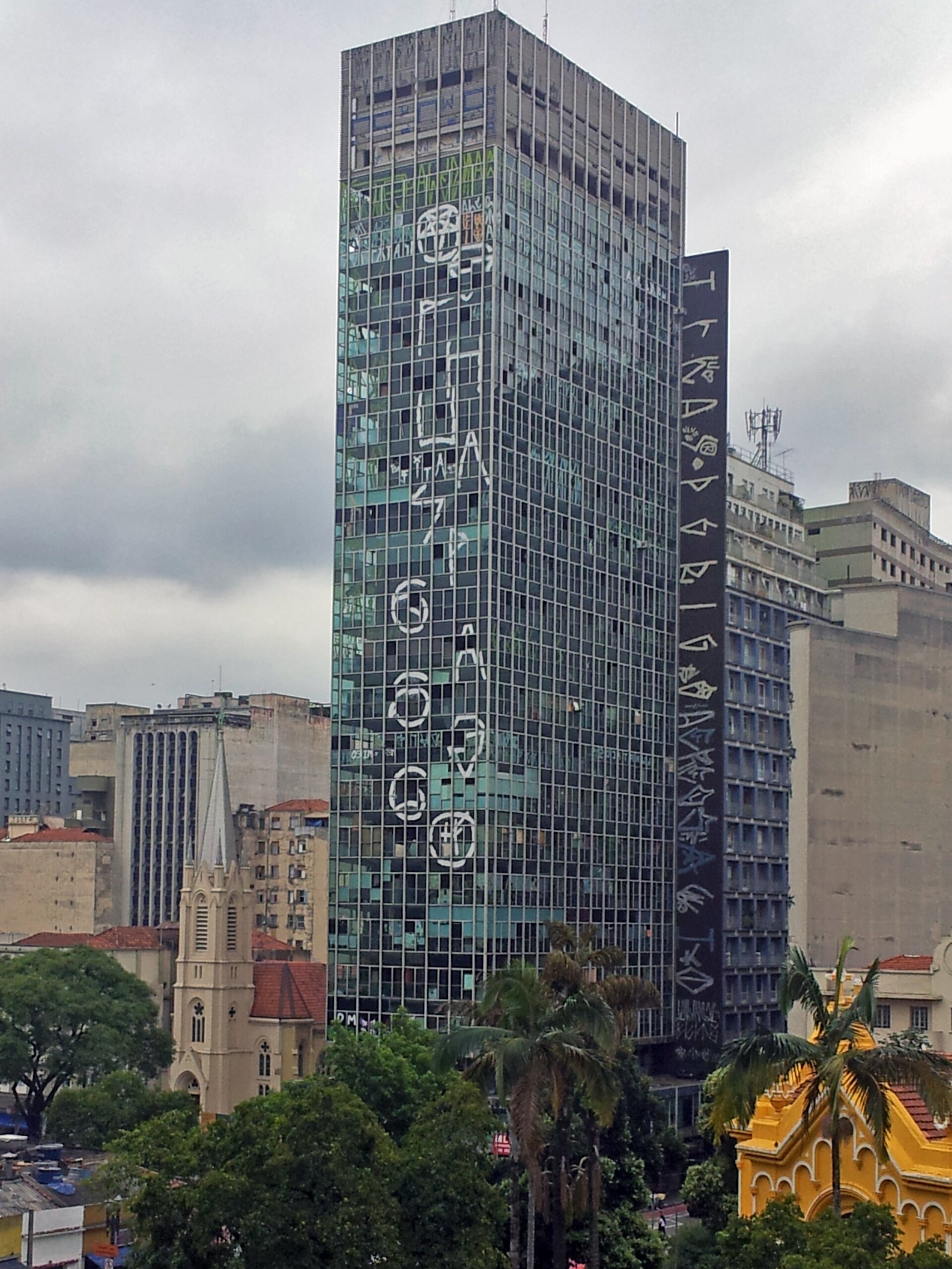 Imagem de referência de Edifício Wilton Paes de Almeida, descrito nos dados abertos como arranha-céus na cidade de São Paulo, destruído após incêndio em 1 de maio de 2018
