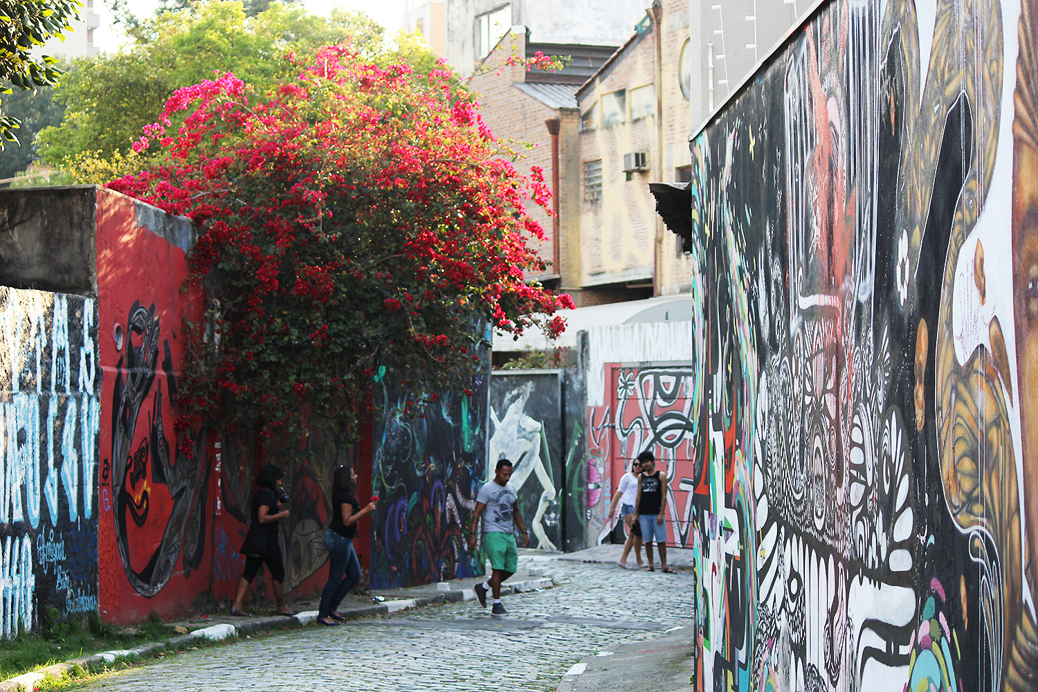 Imagem de referência de Beco do Batman, descrito nos dados abertos como travessa na cidade de São Paulo, conhecida pelas dezenas de grafites
