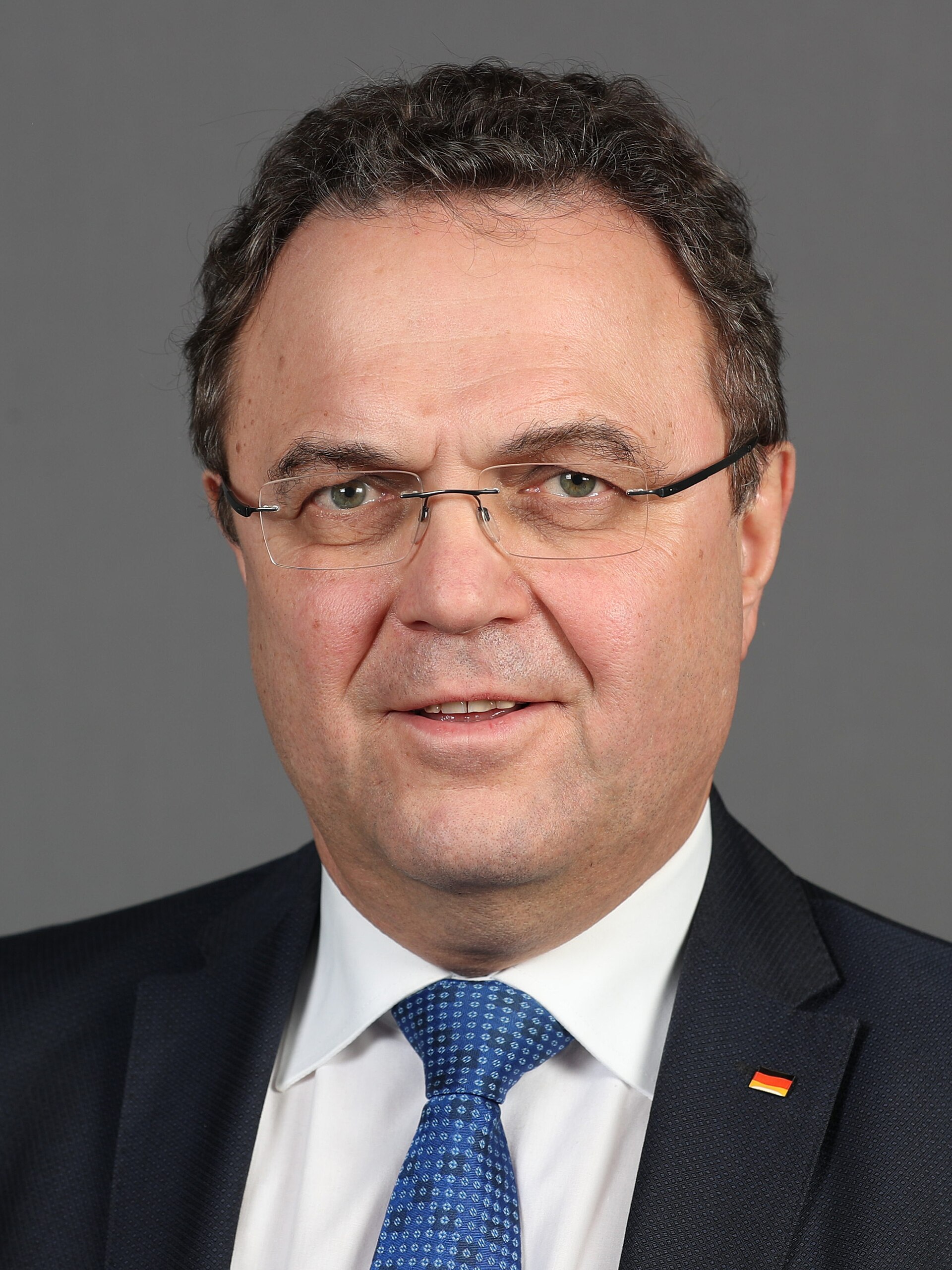 Imagem de referência de Hans-Peter Friedrich, descrito nos dados abertos como político alemão