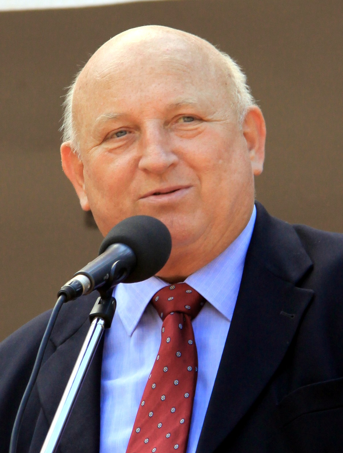 Imagem de referência relacionada a Józef Oleksy, item descrito como político polaco (1946-2015)