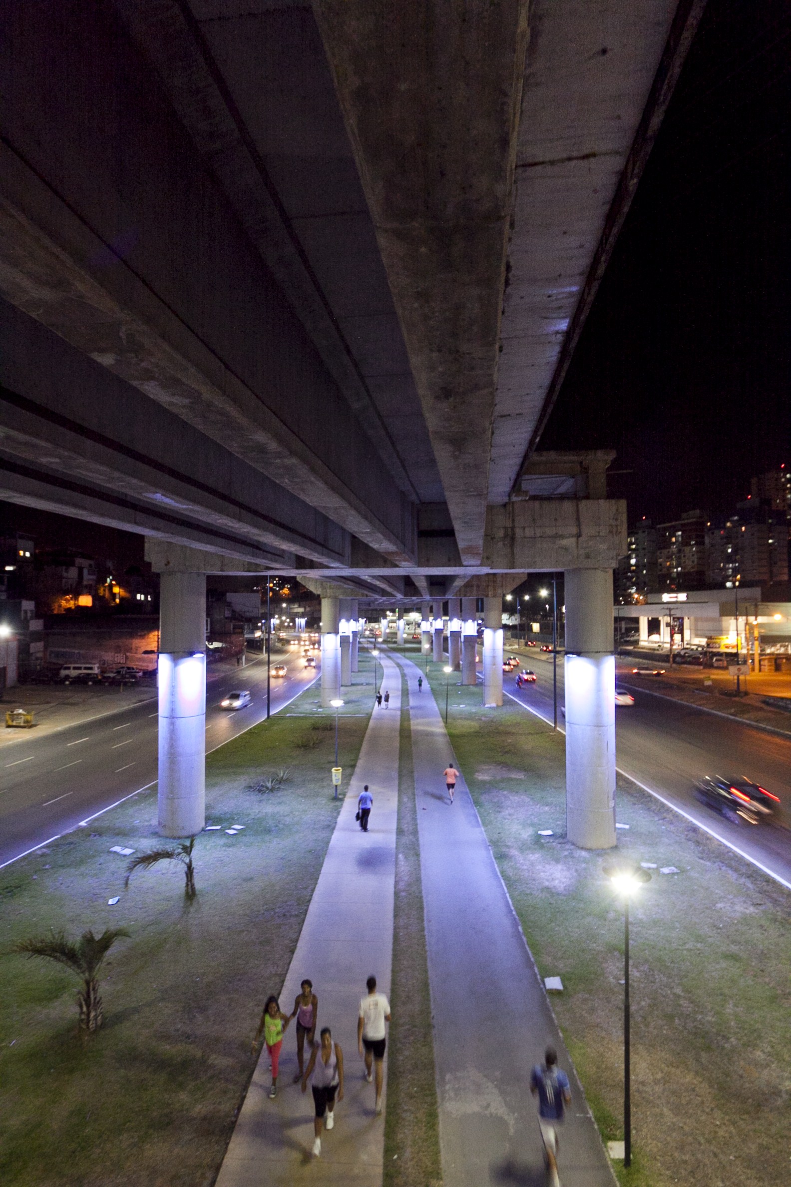 Imagem de referência de Avenida Mário Leal Ferreira, descrito nos dados abertos como logradouro público em Salvador, município do estado brasileiro da Bahia