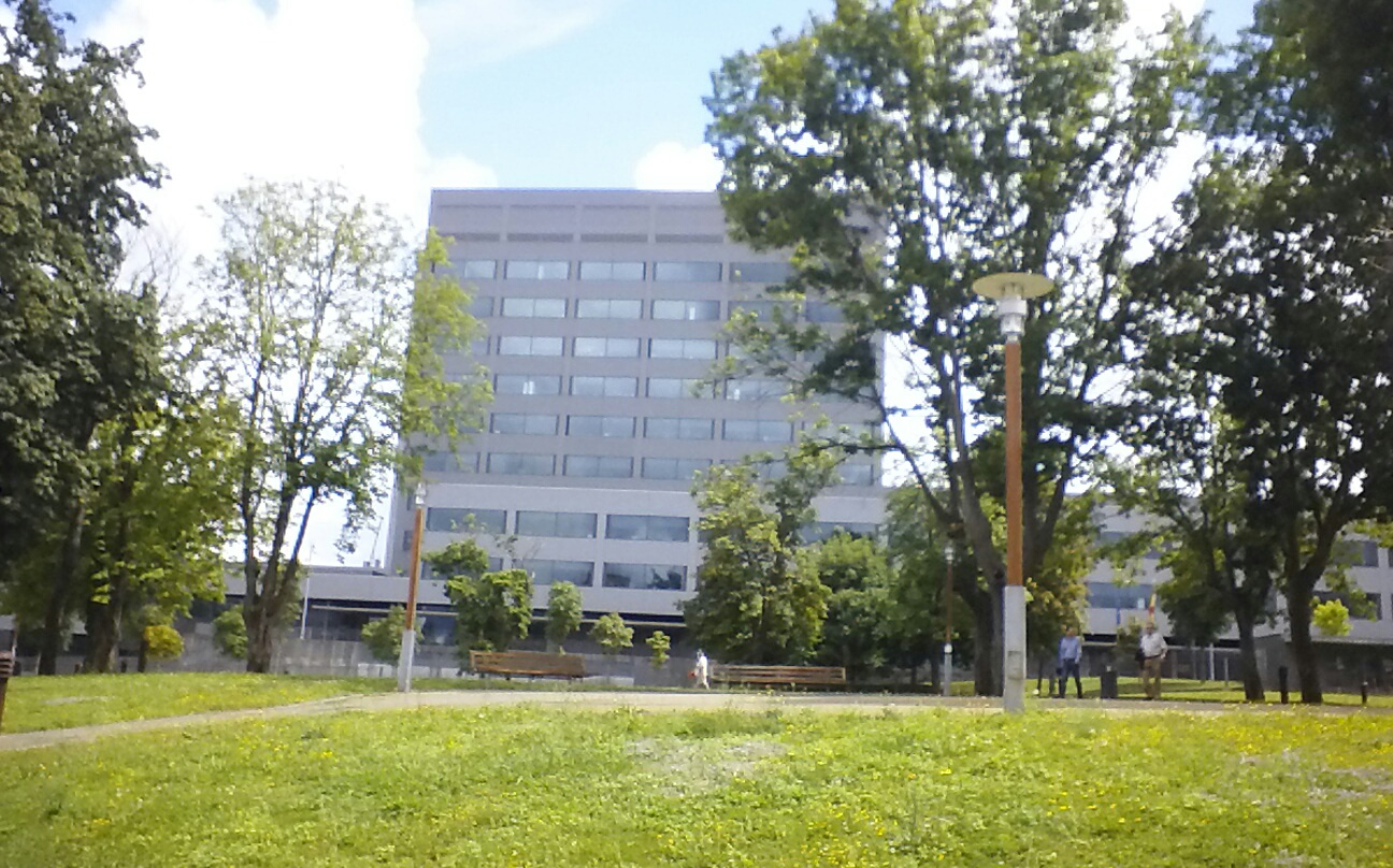 Imagem de referência de Edifício administrativo da Xunta de Galicia em Pontevedra, descrito nos dados abertos como edifício administrativo do governo em Pontevedra, Espanha