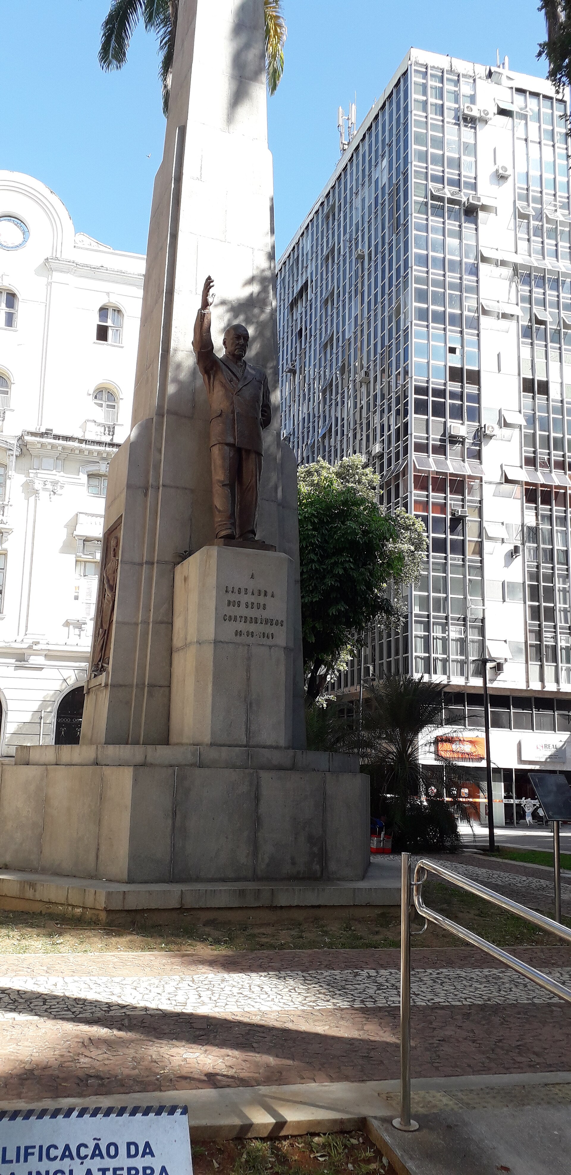Imagem de referência de Monumento a J. J Seabra, descrito nos dados abertos como monumento público em homenagem ao político e jurista baiano José Joaquim Seabra