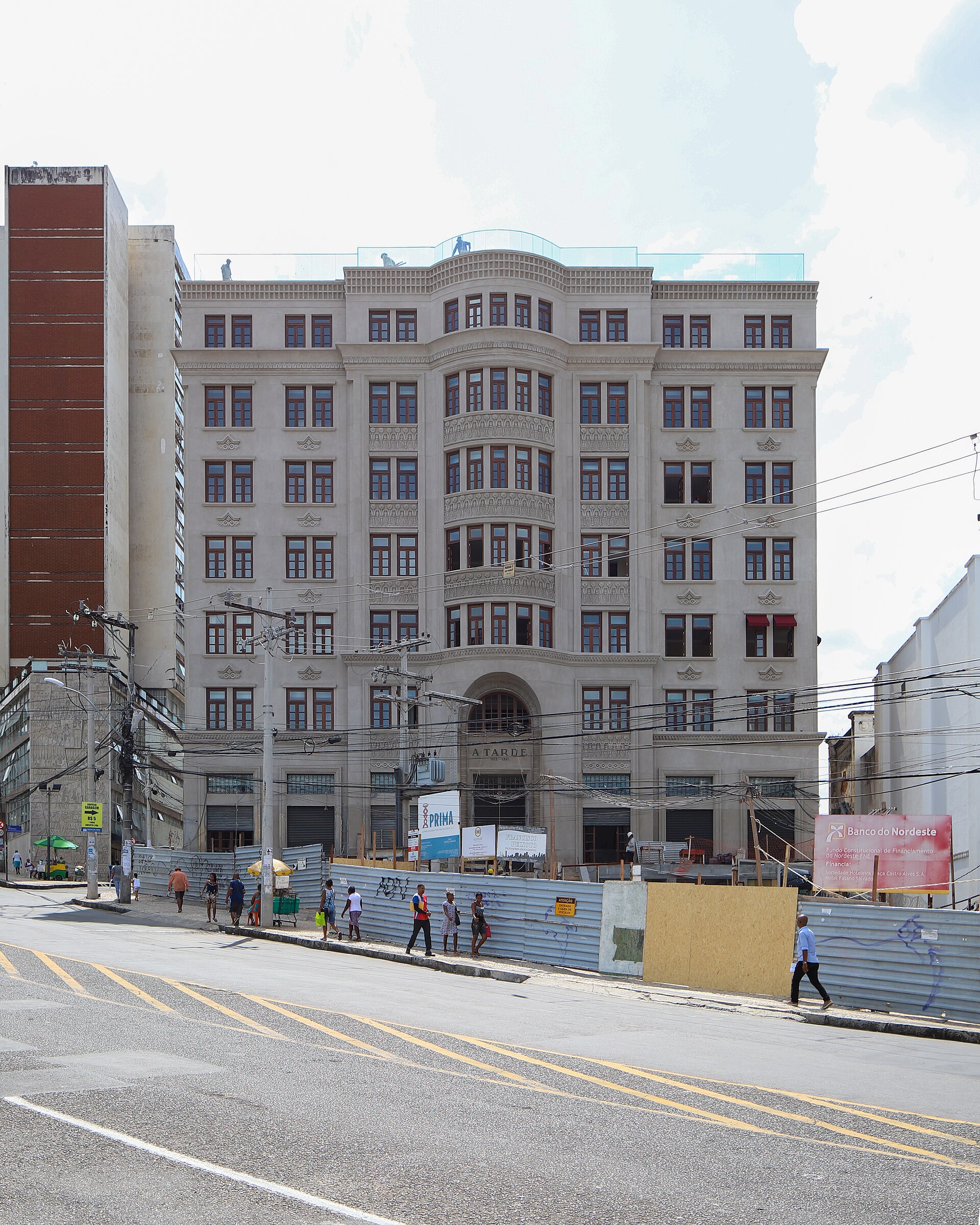 Imagem de referência de Edifício A Tarde, descrito nos dados abertos como edifício em Salvador, Brasil