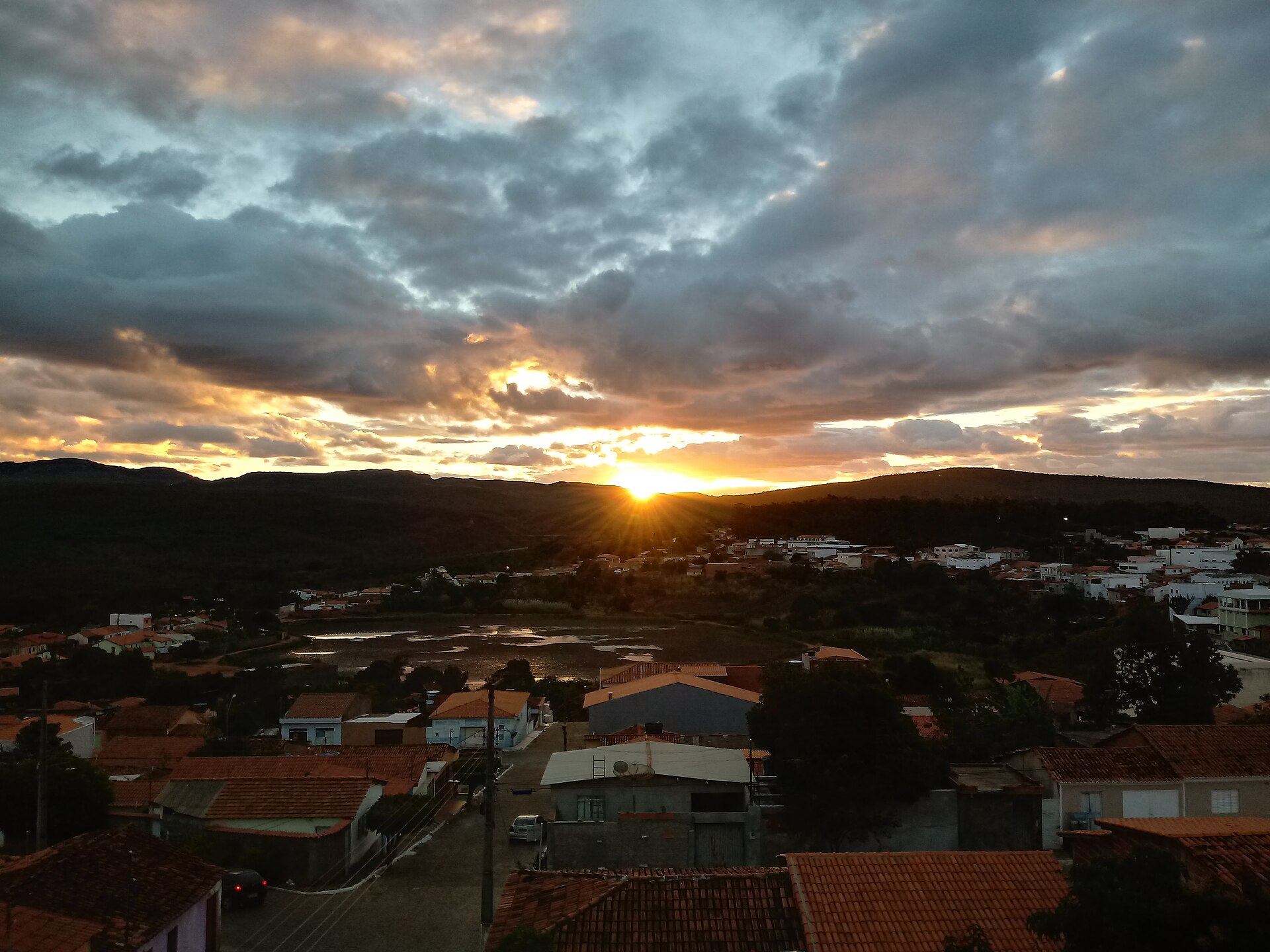 Imagem de referência de Licínio de Almeida, descrito nos dados abertos como município do Estado da Bahia, Brasil