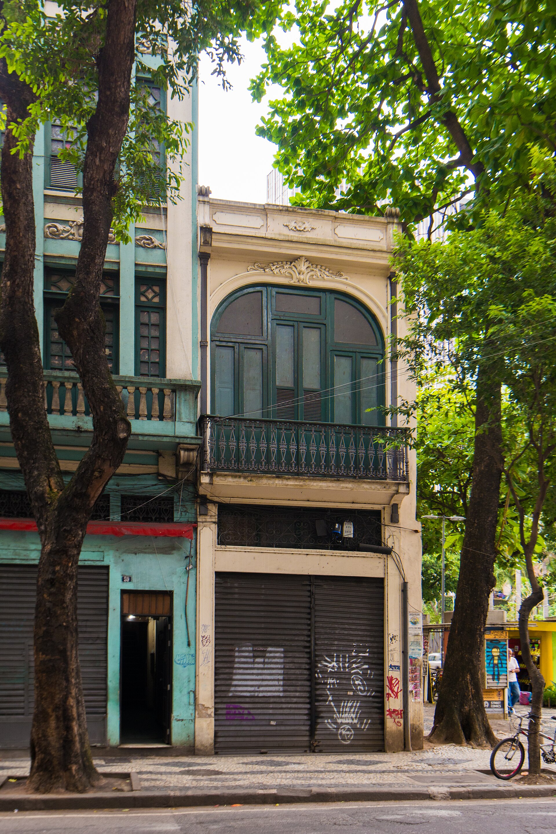 Imagem de referência de Edifício à Rua da Carioca, 61, descrito nos dados abertos como bem tombado pelo Instituto Estadual do Patrimônio Cultural do Rio de Janeiro na cidade do Rio de Janeiro