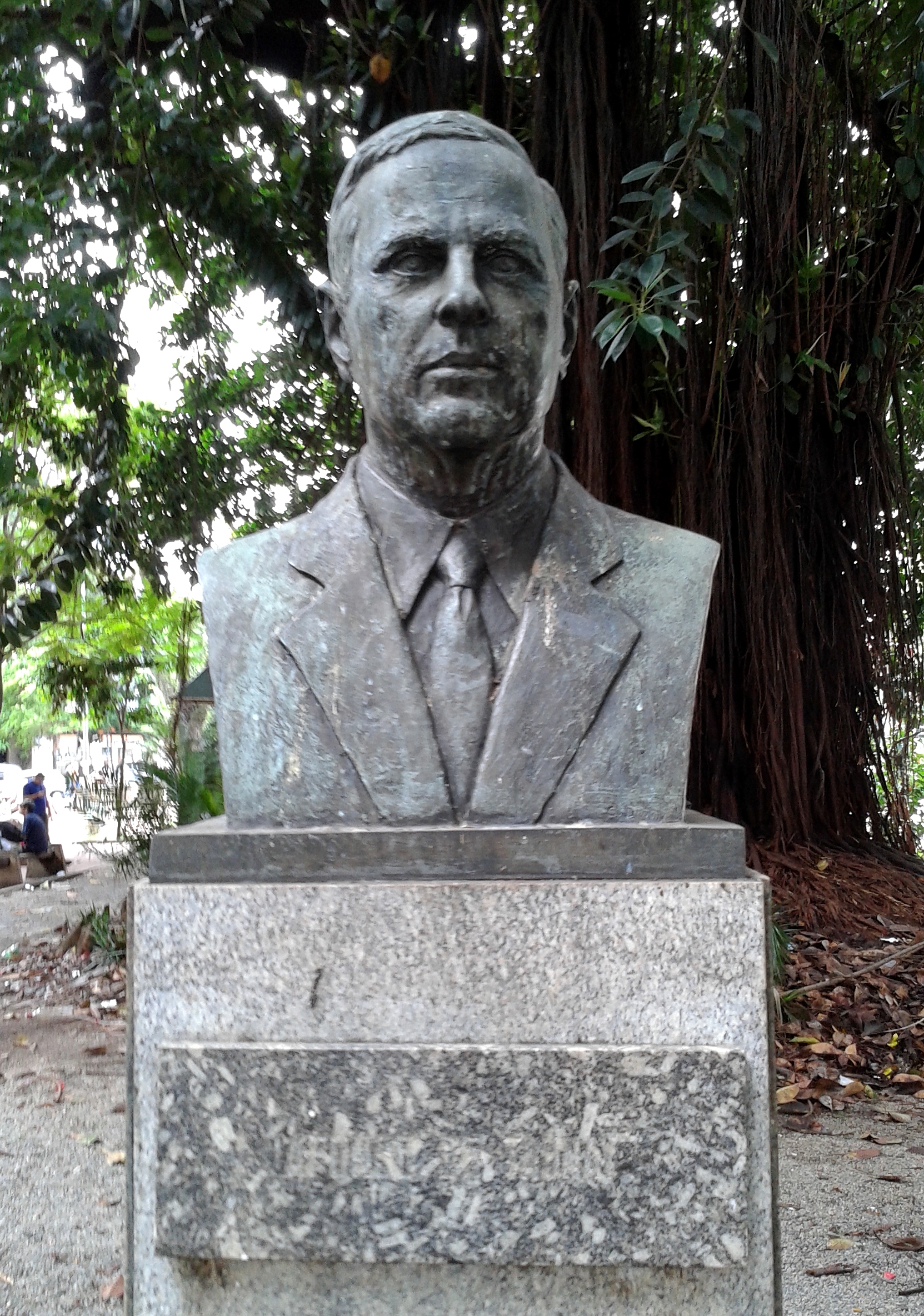 Imagem de referência de Afonso d'Escragnolle Taunay (estátua), descrito nos dados abertos como monumento na cidade de São Paulo