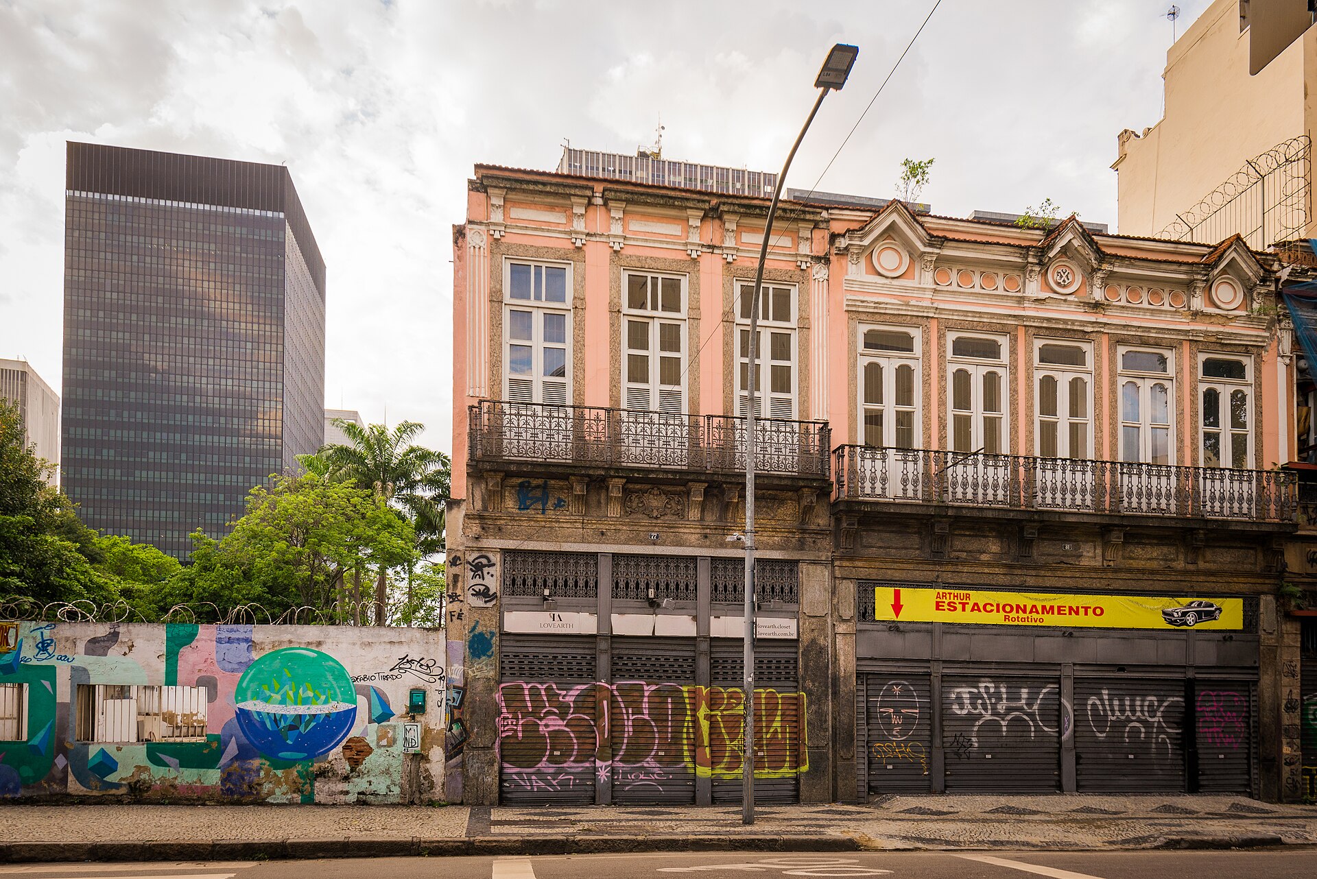 Imagem de referência de Edifício à Rua da Carioca, 77, descrito nos dados abertos como bem tombado pelo Instituto Estadual do Patrimônio Cultural do Rio de Janeiro na cidade do Rio de Janeiro