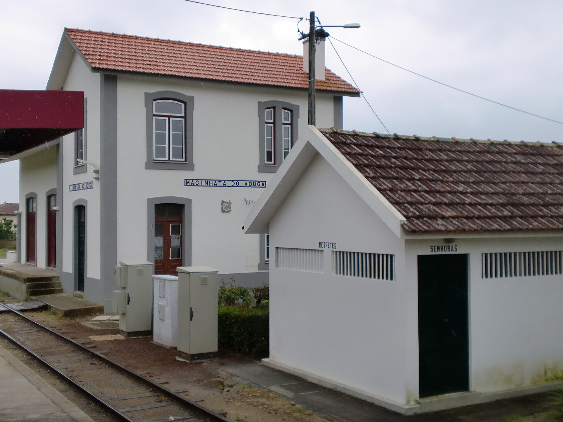 Imagem de referência de Estação Ferroviária de Macinhata do Vouga, descrito nos dados abertos como estação ferroviária em Águeda, Portugal