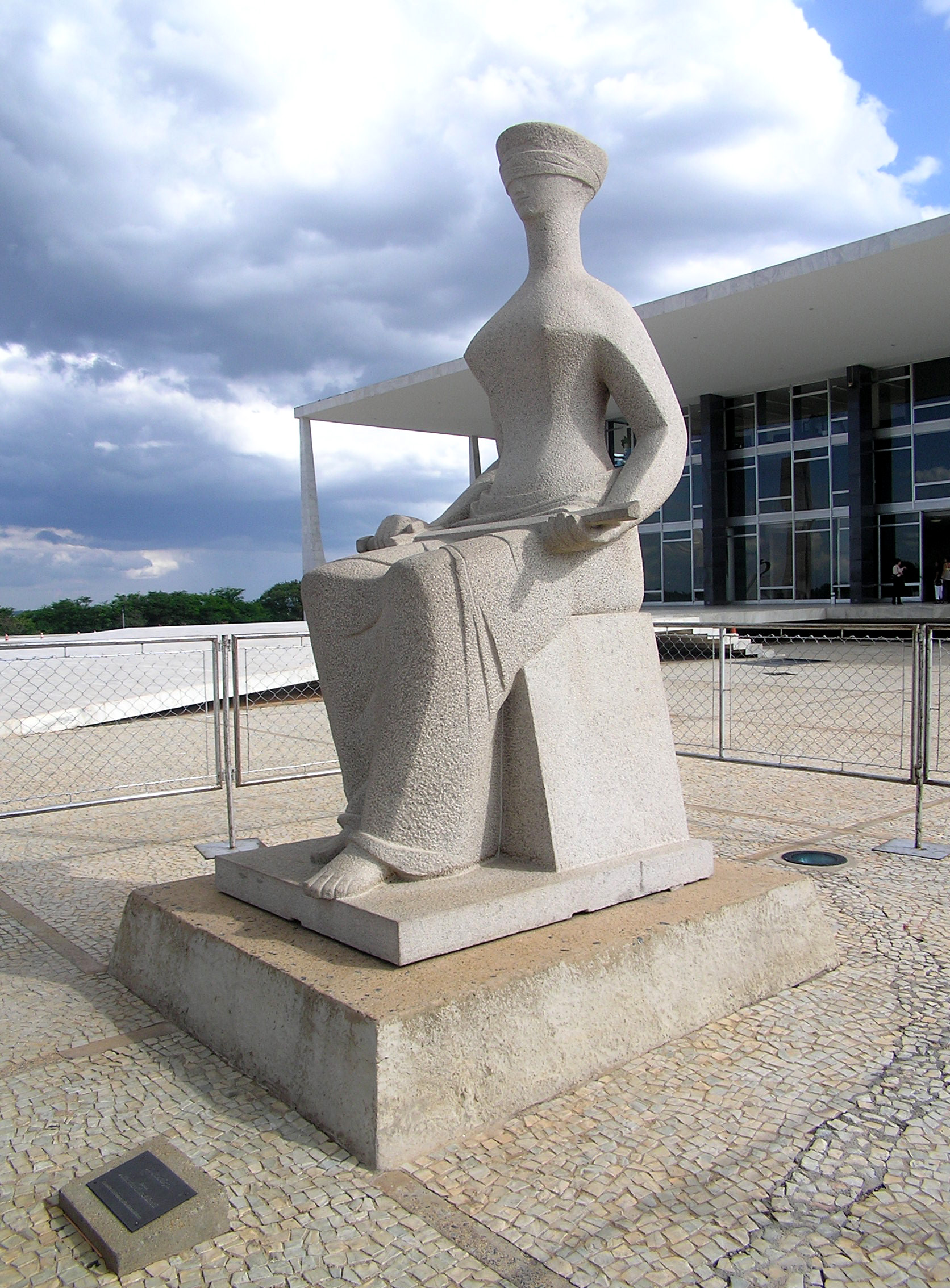 Imagem de referência de A Justiça, descrito nos dados abertos como escultura em Brasília
