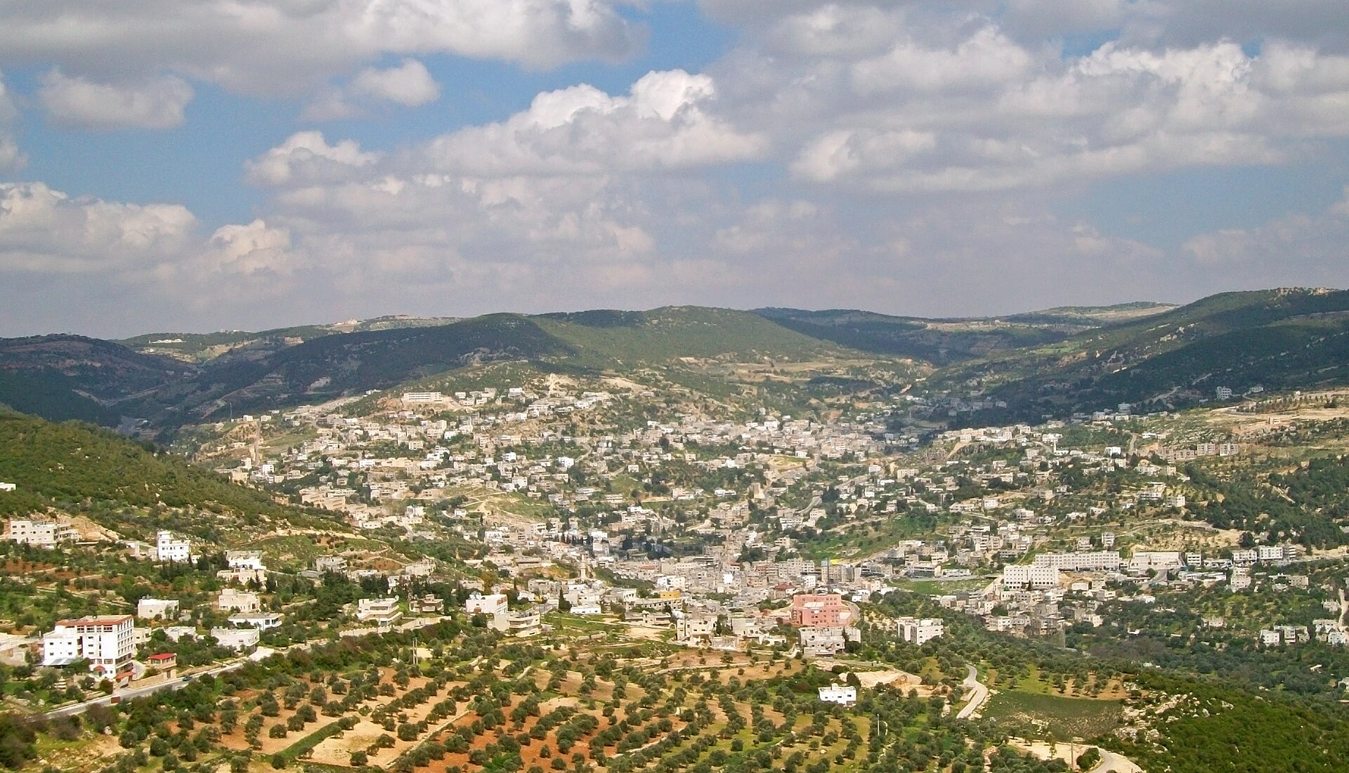 Imagem de referência relacionada a Ajloun, item descrito como registro de referência sobre Ajloun, organizado a partir de dados estruturados abertos