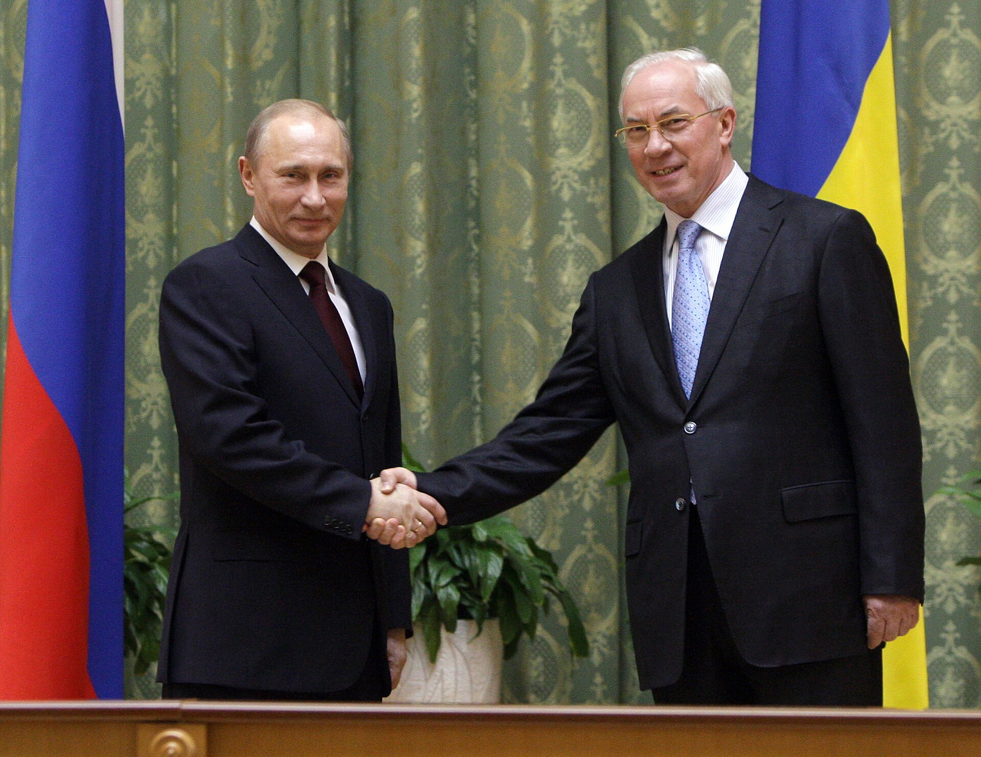 Imagem de referência relacionada a Mykola Azarov, item descrito como político ucraniano