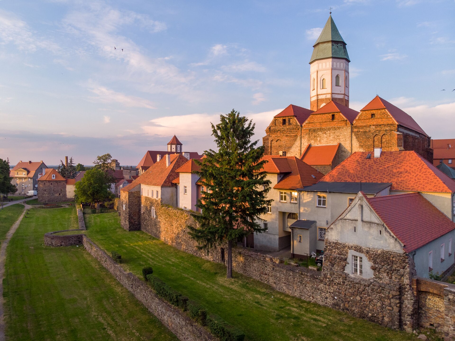 Imagem de referência relacionada a Kożuchów, item descrito como cidade na atual Polônia