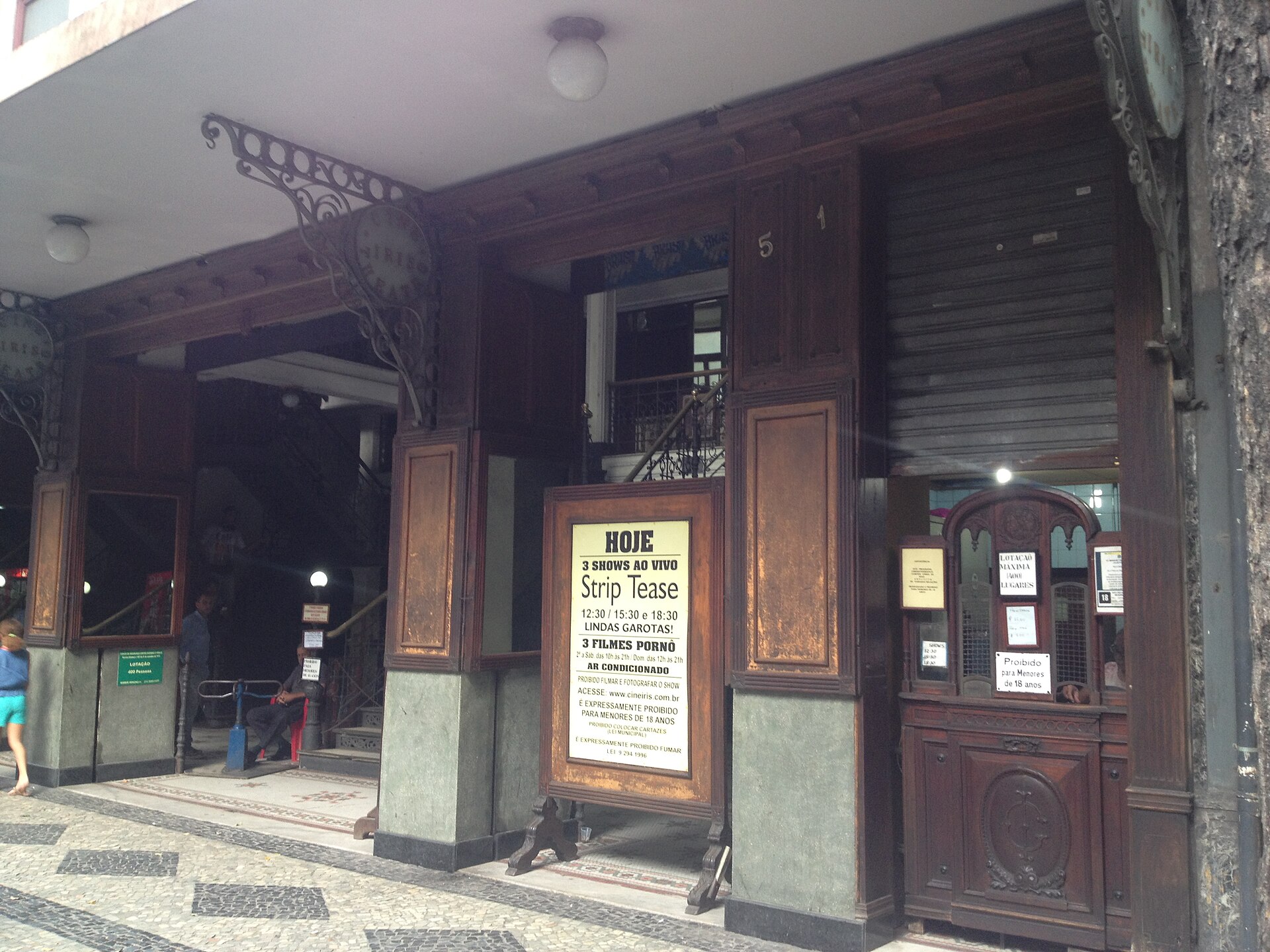 Imagem de referência de Cine-Theatro Íris, descrito nos dados abertos como antigo cinema em Rio de Janeiro, hoje espaço pornográfico