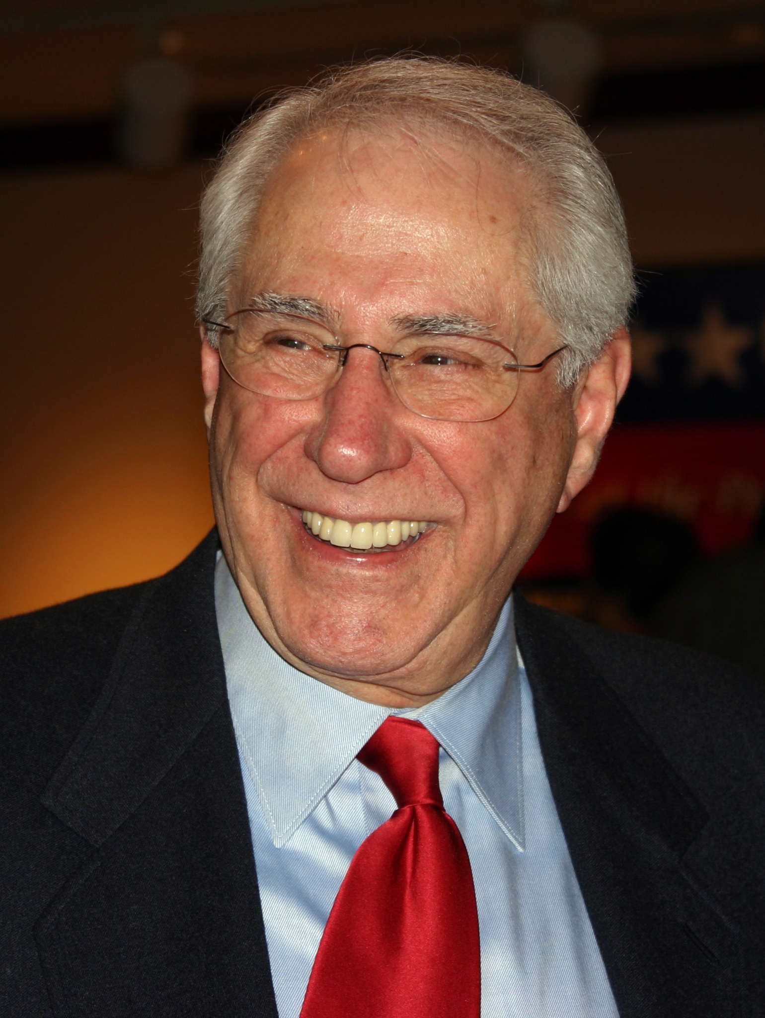 Imagem de referência relacionada a Mike Gravel, item descrito como senador, Estados Unidos