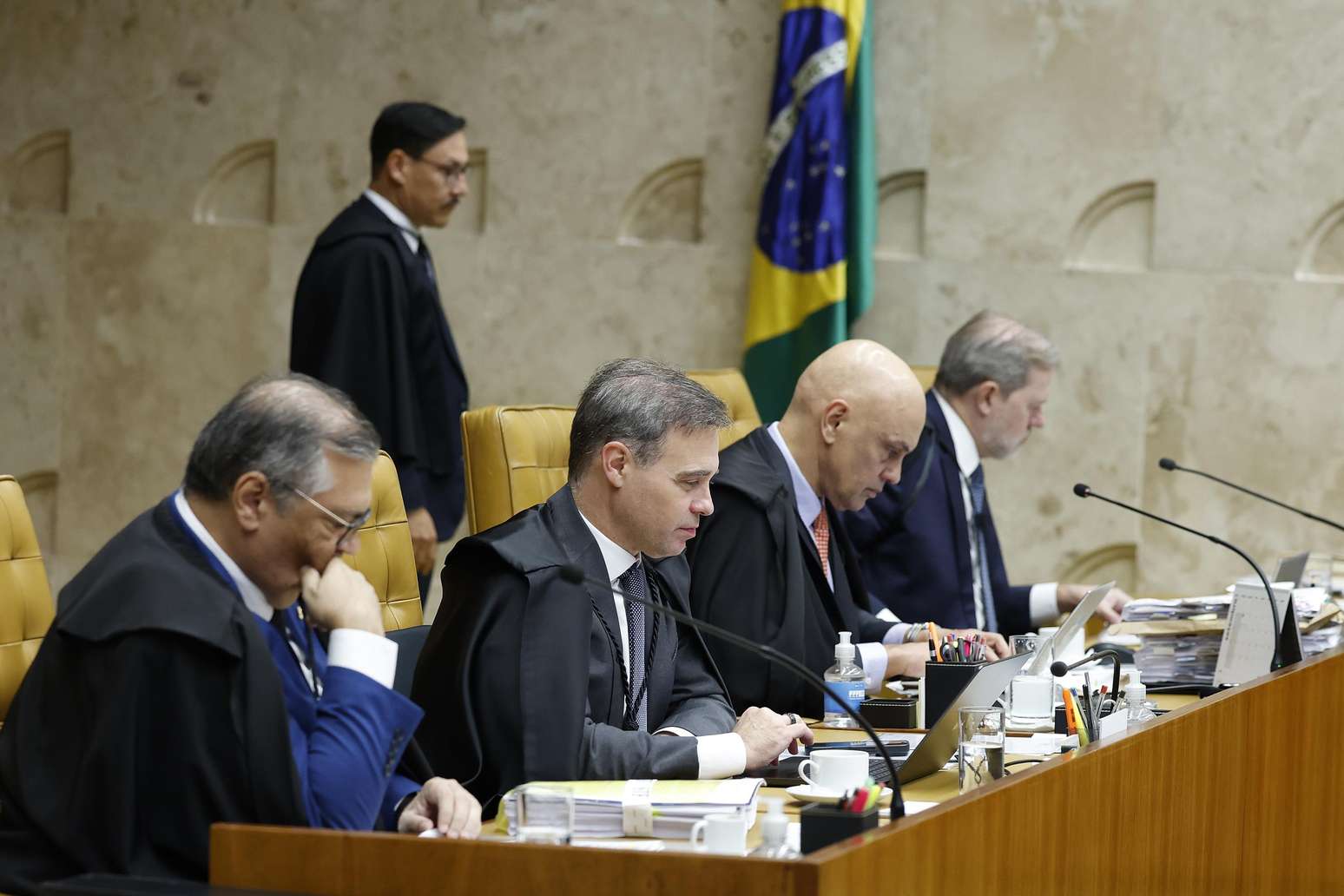Dino, Andr&eacute; Mendon&ccedil;a, Moraes e Dias Toffoli em sess&atilde;o no STF