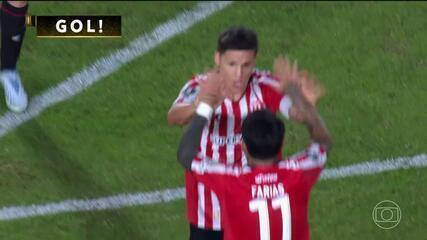 Aos 10 min do 2º tempo - gol de cabeça de Guido Carrillo do Estudiantes contra o Flamengo