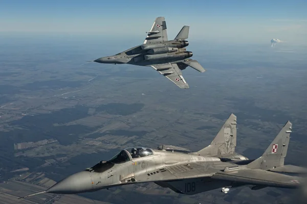 Caças da Otan abatem drone que invadiu o espaço aéreo da Lituânia