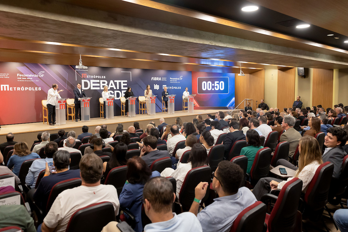 Debate Metrópoles reúne autoridades e apoiadores na corrida pelo Buriti
