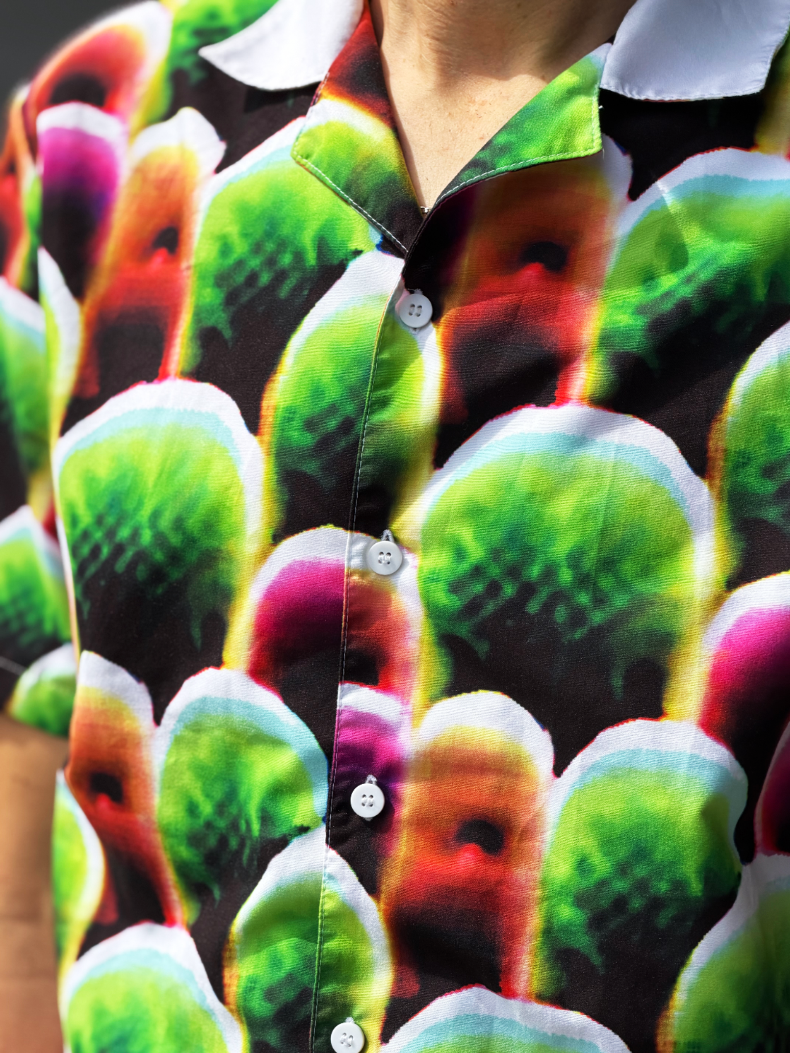 Designer alem&atilde;o cria estampa com tecnologia que promete camuflar identidade perante c&acirc;meras de intelig&ecirc;ncia artificial em locais p&uacute;blicos