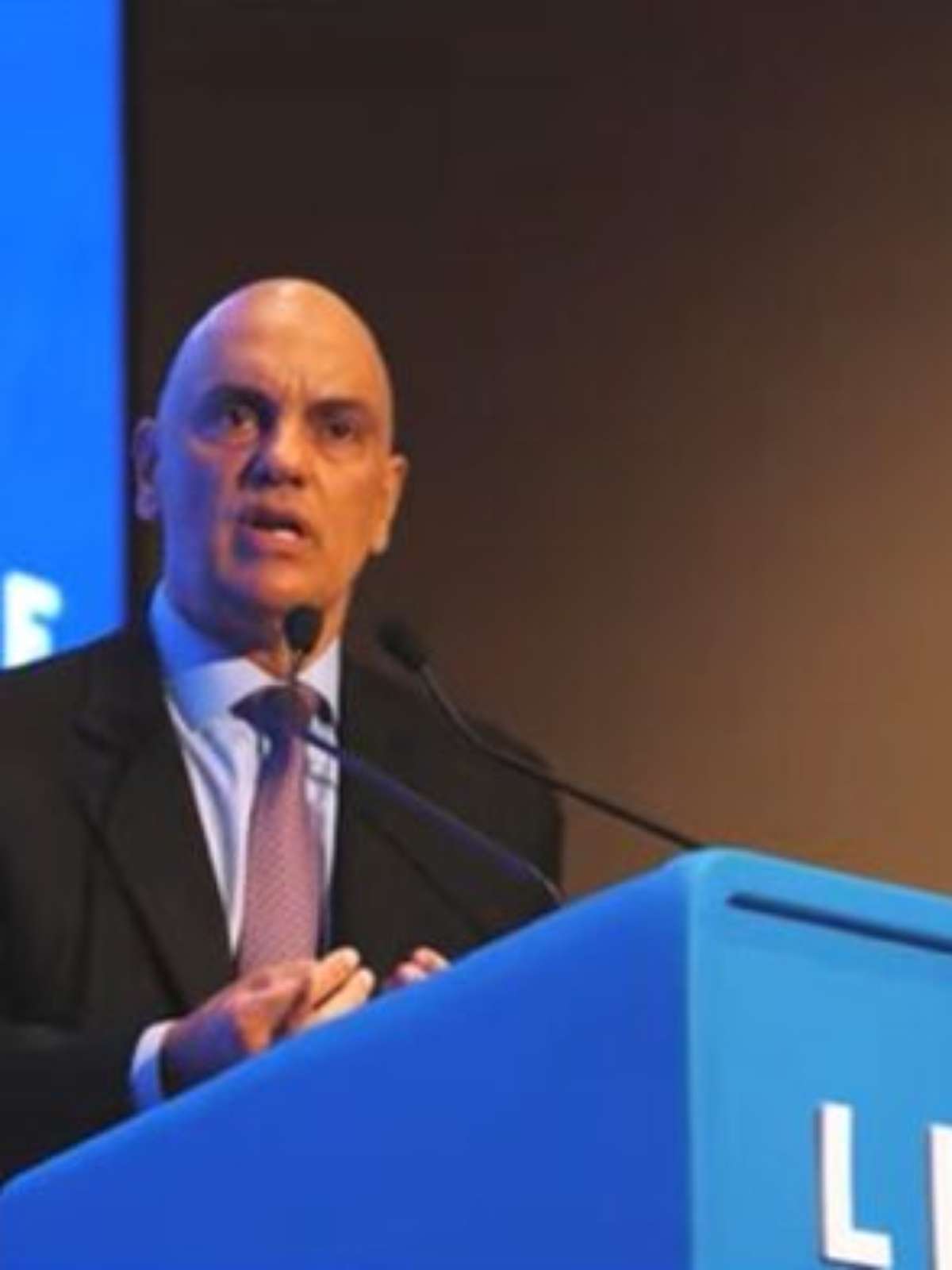 Vorcaro pediu a funcionária que desse prioridade para família Moraes em uso de avião