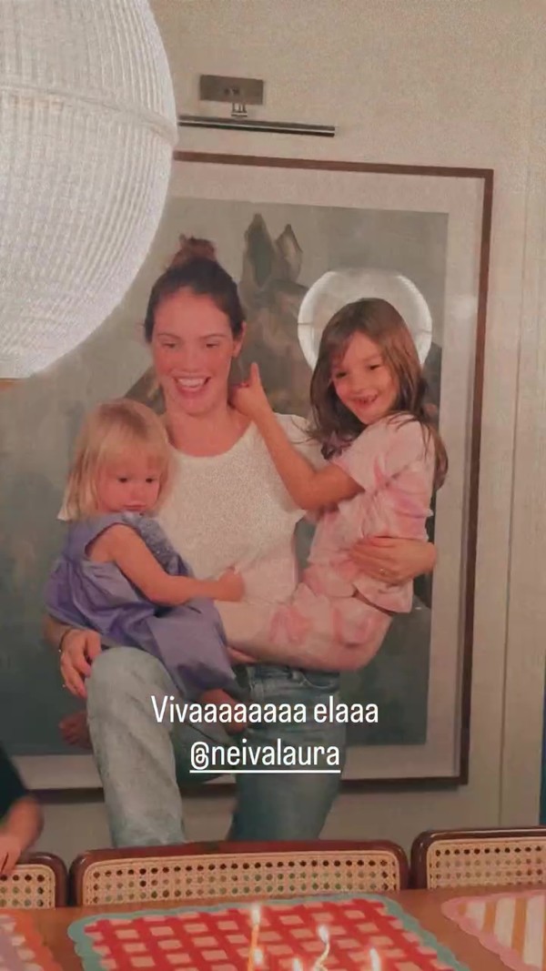 Laura Neiva faz 33 anos e ganha festinha com Chay e os 3 filhos; vídeo
