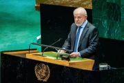 A caminho da ONU, Lula diz que Brasil "respeita todo mundo e exige respeito"