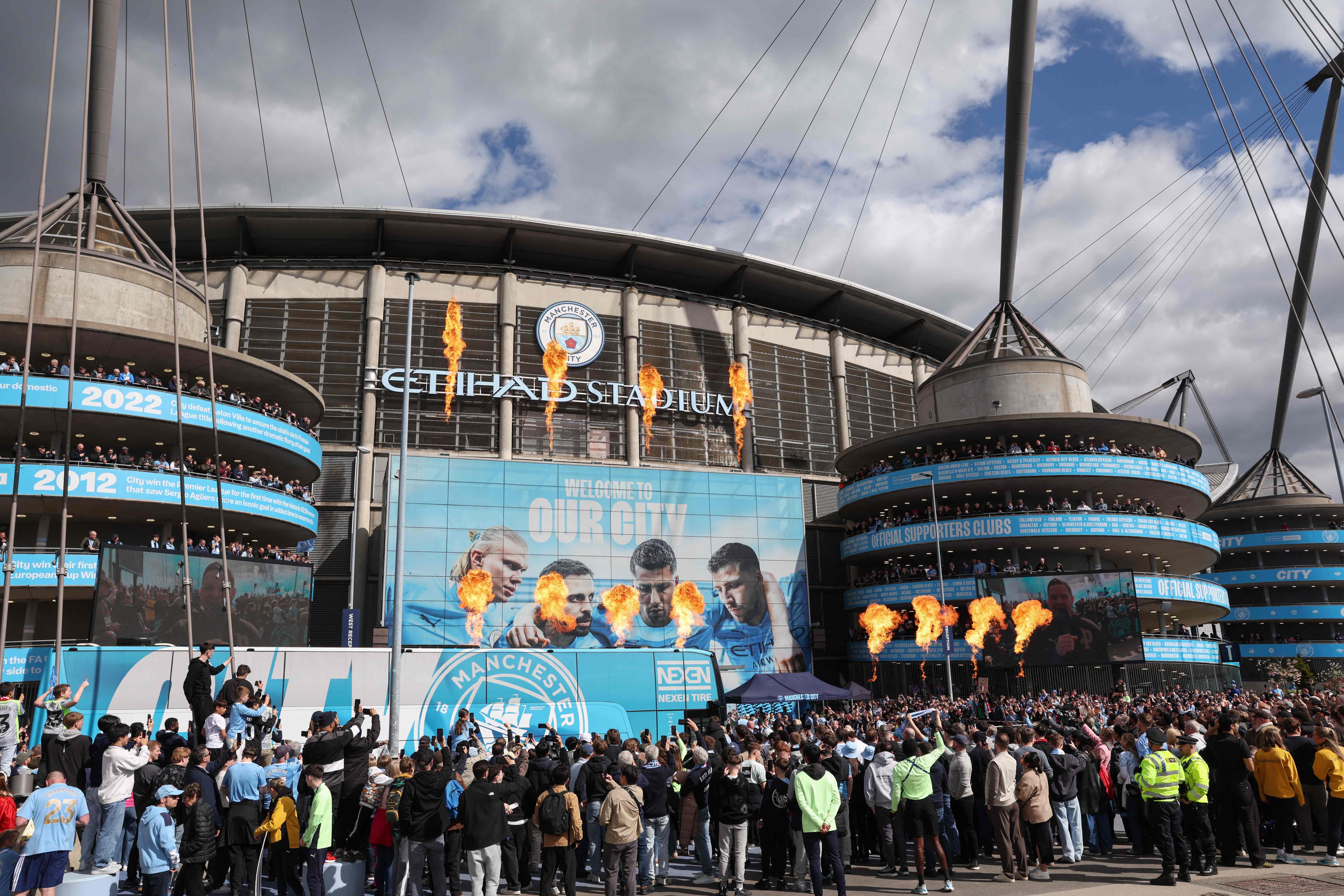 Manchester City é considerado culpado de violar regras financeiras da Premier League, diz jornal