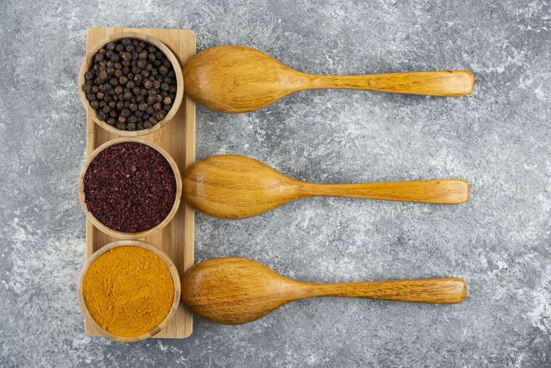 Nutricionista revela 3 temperos que podem ajudar no emagrecimento