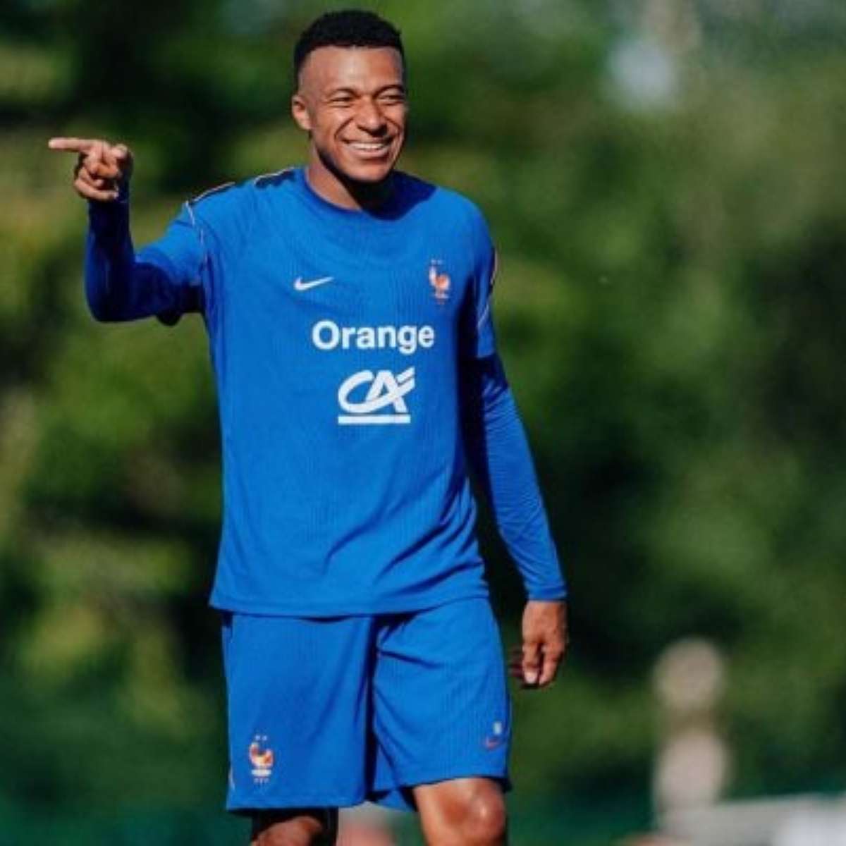 Gripe tira Mbappé de treino antes de estreia na Liga das Nações