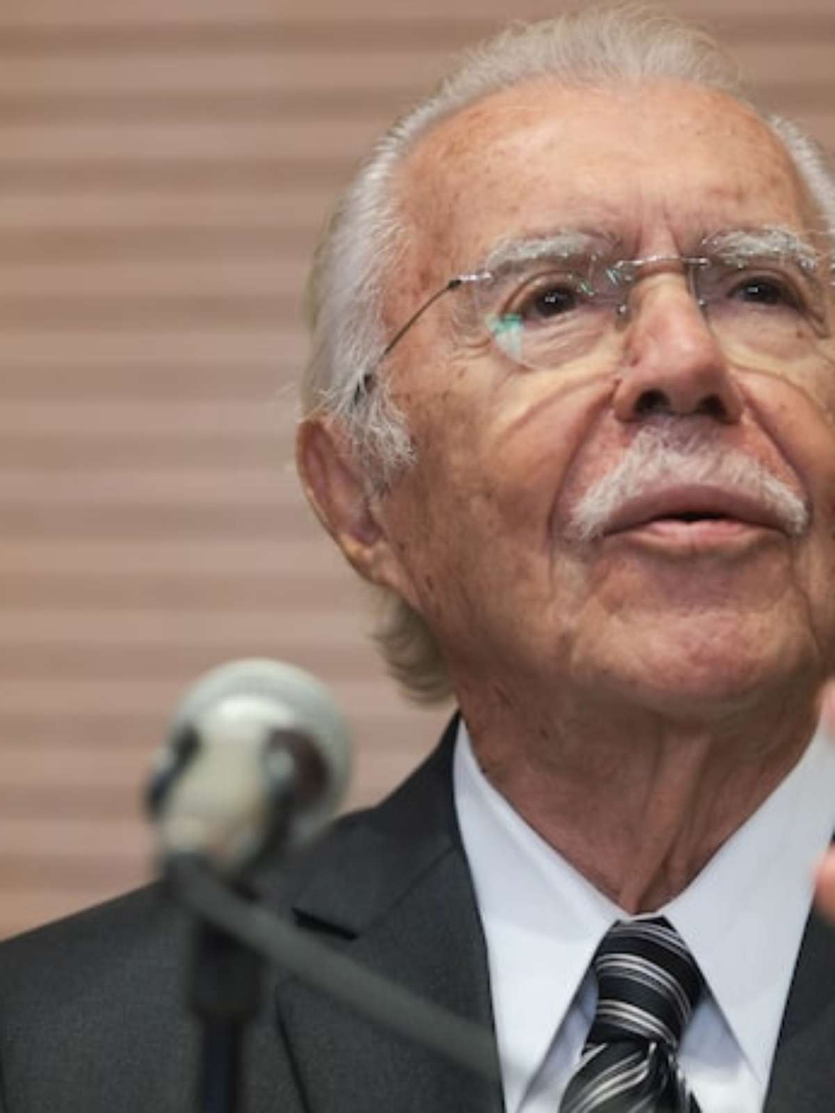 Ex-presidente José Sarney é internado com pneumonia; estado de saúde é estável