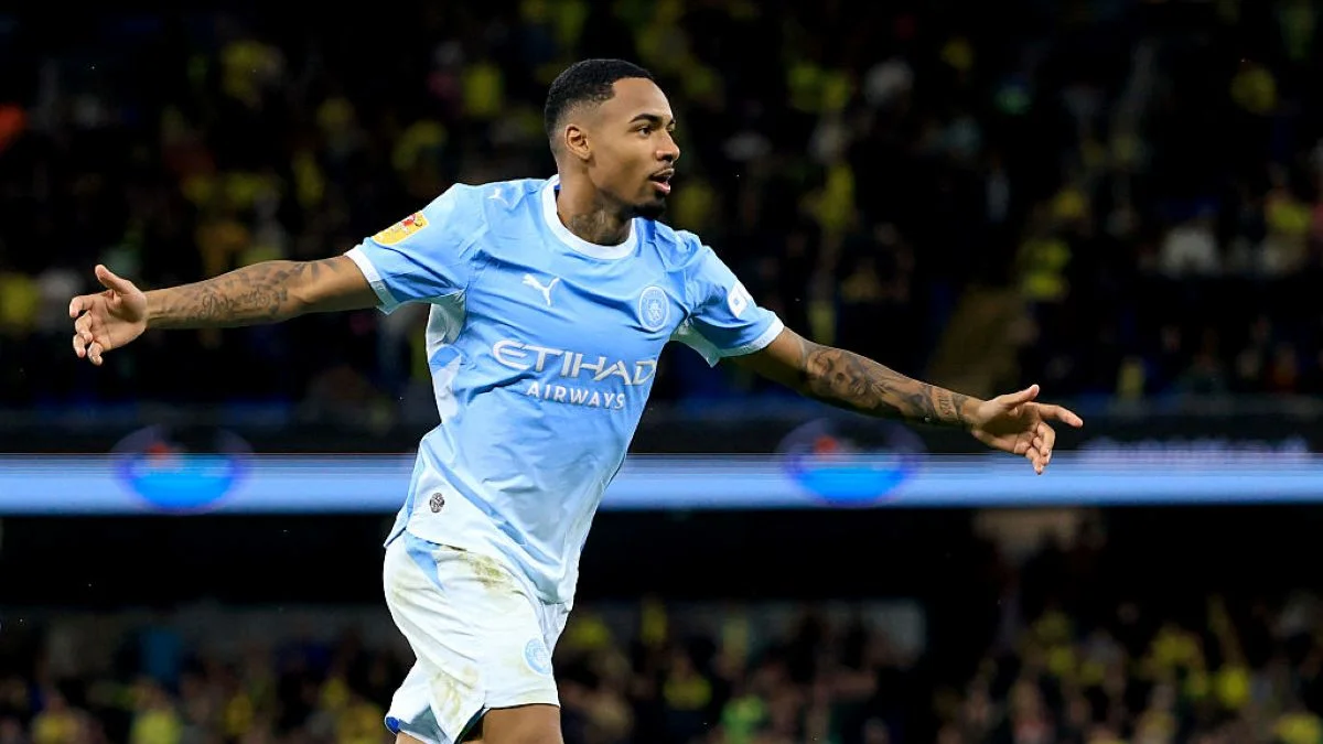 Ex-Palmeiras, Allan marca e dá assistência em estreia no Manchester City