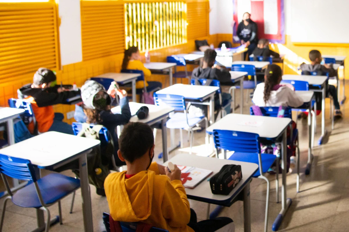 Imagem da matéria: Alunos e professores de escola no DF enfrentam infestação de ratos