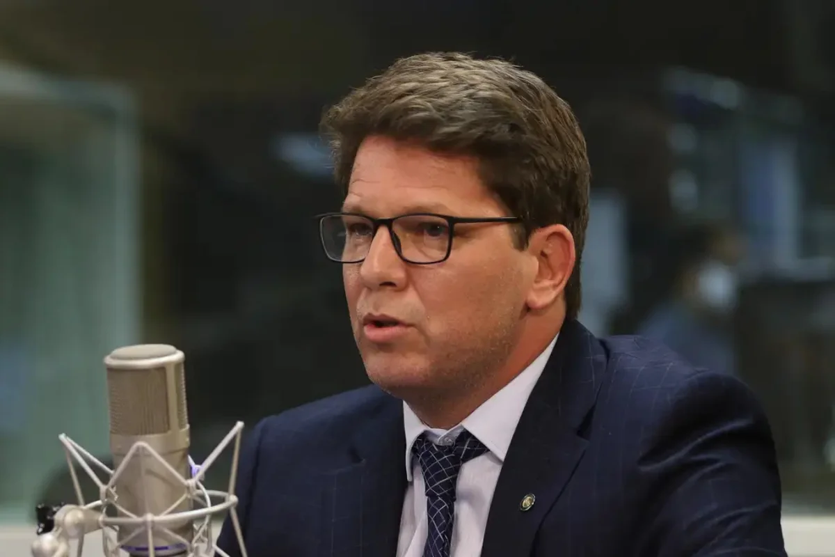 Imagem da matéria: Dark Horse: PF vê rede de desvios e Dino cita "razões de sobra" para buscas