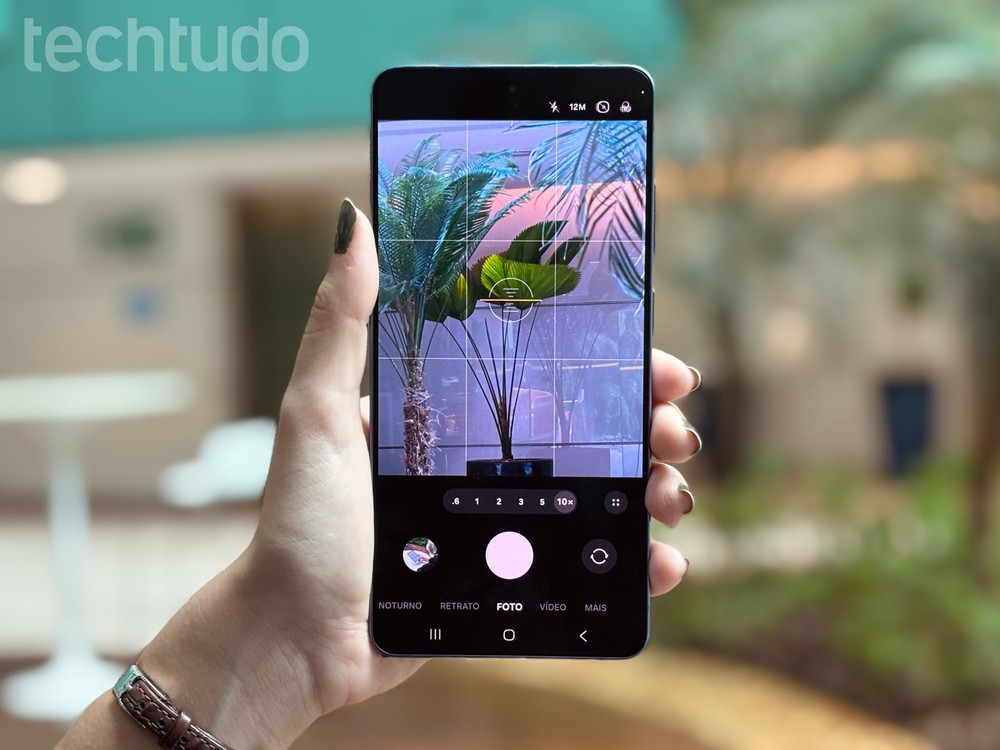 Galaxy S26 Ultra tem quatro câmeras traseiras e oferece duas opções de zoom óptico — Foto: Ana Loubak/TechTudo