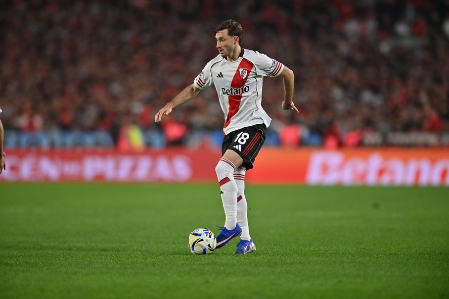 Flamengo e River se acertam e Viña será emprestado ao Cruzeiro