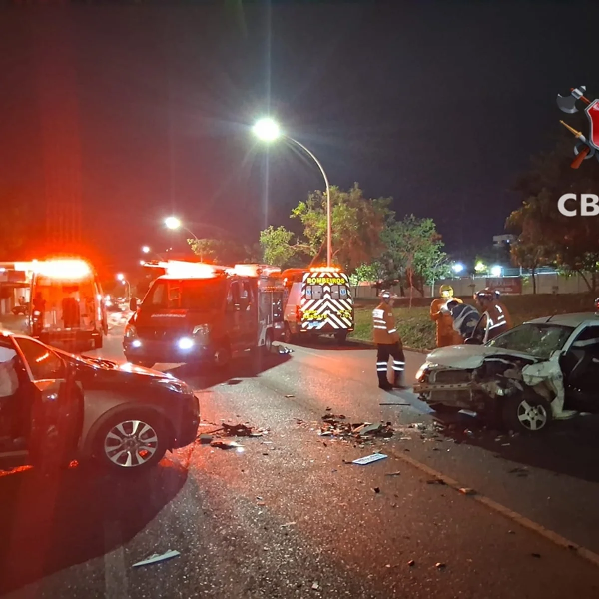 Acidente entre dois carros na Asa Norte deixa quatro pessoas feridas