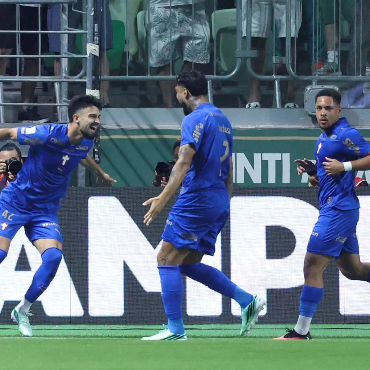 Palmeiras vence Bahia com gol de Flaco e cola na liderança do Brasileirão
