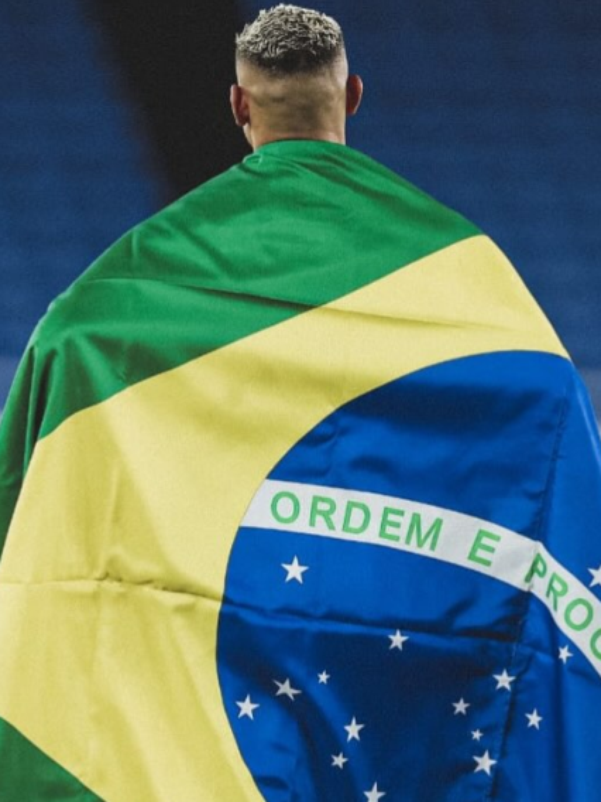 Richarlison faz apelo por voto no segundo turno e diz: 'Nunca me esqueci de onde eu vim'