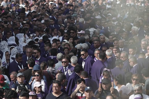 Así fue la primera salida del Señor de los Milagros: el Centro Histórico de Lima se llenó de fe y devoción | FOTOS