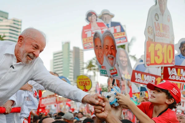Campanha de Lula prevê vantagem sobre Flávio, mas evita clima de já ganhou - destaque galeria