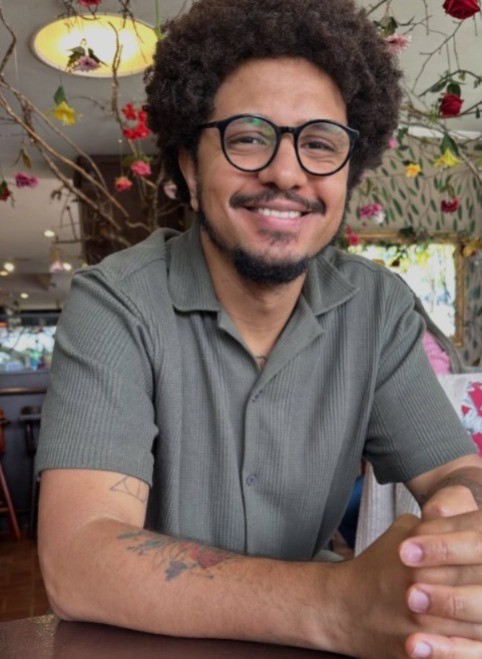 O baiano João Pimenta fará sua estreia em novela. Ele é ator, humorista e roteirista. Fez parte do elenco de obras de humor como "Volte sempre", "Bolão da firma" e "Pablo e Luisão". Também esteve no filme "O Shaolin do sertão 2" — Foto: Reprodução Instagram