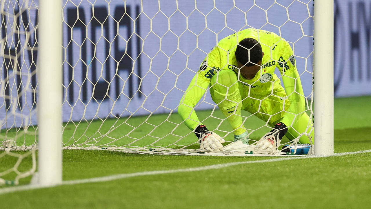 Carlos Miguel ‘cola’ e acaba com a ‘maldição’ nos pênaltis de Weverton. Thiago Silva perdoa Nonato e se despede da Libertadores. ‘Foi a minha última’