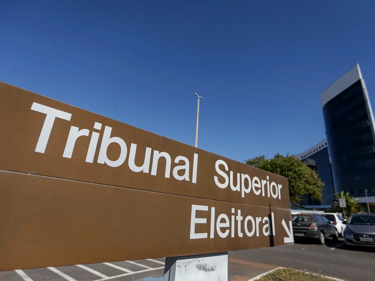TSE dá 24 horas para Meta comprovar paridade nas campanhas de Lula e Flávio