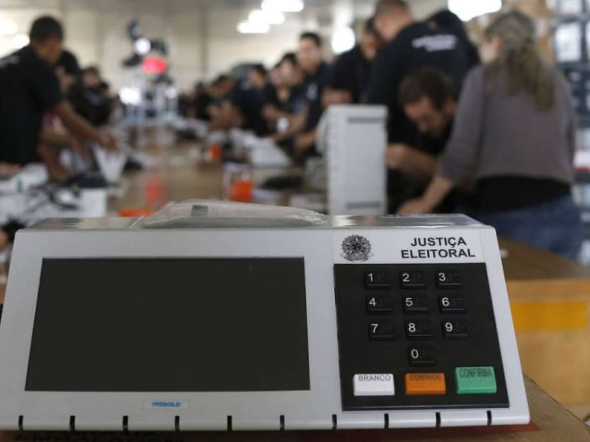 Eleições 2026: cerca de 1 milhão de brasileiros que moram no exterior vão poder votar para presidente