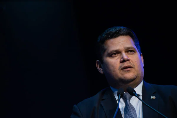 Alcolumbre sobre 6×1: Última vez que contei voto deu problema na República - destaque galeria
